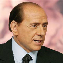 Berlusconi yüzde 42.5 ile önde