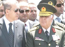Devletin zirvesi şehidi uğurladı