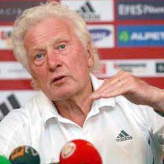 Galatasaray'da deprem: Feldkamp istifa etti