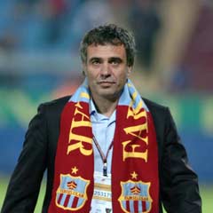 Yanal neden memnun değil?