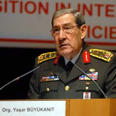 Büyükanıt: ''Terör bir gün destekçilerini de vurur''