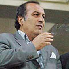 Ali İpek geri döndü