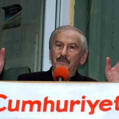 İlhan Selçuk hastaneye kaldırıldı