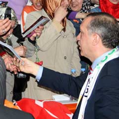 Başbakan oyuncak dağıtınca...