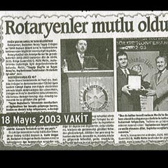 Baltayı sert taşa vurdu