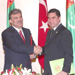 Berdimuhammedov onuruna yemek