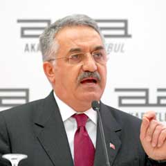 Yazıcı: Baykal, gördüğü hayalleri seslendiriyor