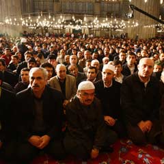 Peygamber sevgisi camilere sığmadı