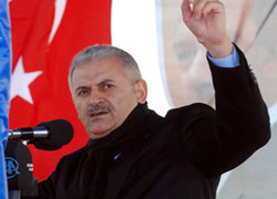 Bakan Yıldırım, Bediüzzaman sergisini gezdi