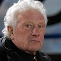 Akcan'dan, Feldkamp'a hediye