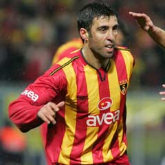 Hakan Şükür sakatlandı