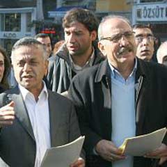 İzmir'de çalışanlar sokakta