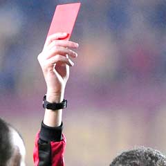 Lig'de kartlar havada uçuştu