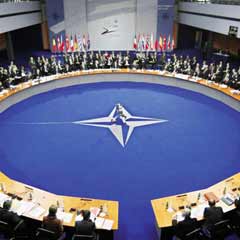 Gürcistan, NATO ile el sıkıştı