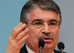 Aynı tayfa yine sahnede
