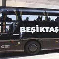 Beşiktaş otobüsü kaza atlattı