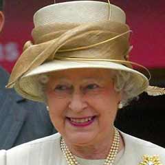 Mayıs'ta Elizabeth geliyor