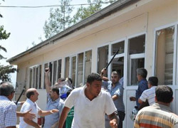 Mülteci kampında isyan çıktı
