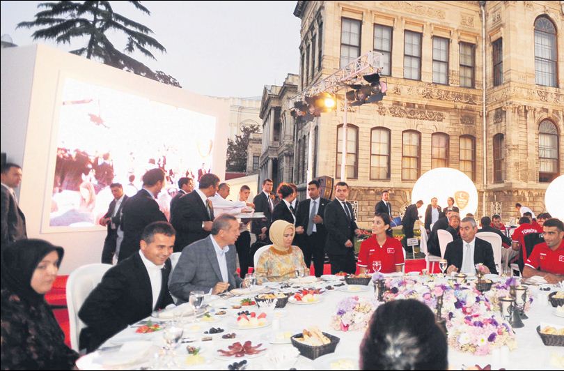 Erdoğan'dan iftar yemeği