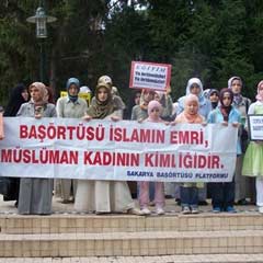 Yasak sürdükçe meydan onların