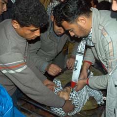 İsrail ambulanslara bile saldırıyor