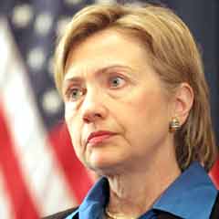 Hillary'den timsah gözyaşları