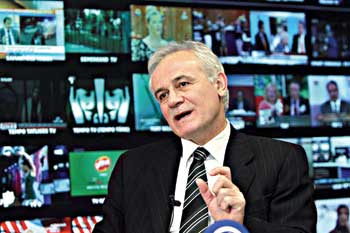 Televizyon kanalları yine bildiğini okuyor