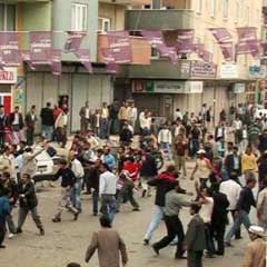 Belgrad'da ABD büyülelçiliğine saldırı