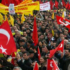 'Azgın azınlığın özgürlüğe hayır mitingi'