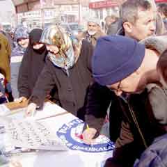 Kampanyalar sokağa taştı
