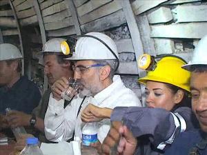 Bakan Yıldız, madencilerle oruç açtı  