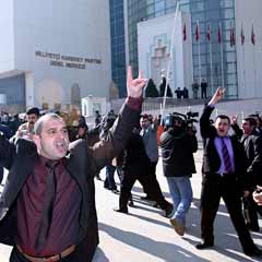MHP'ye olaylı protesto