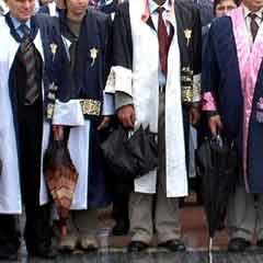 Meclise cübbeli 'baskın'