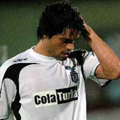 Gökhan'ın kanadı kırıldı