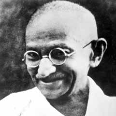 Gandi'nin külleri denize döküldü