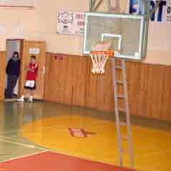 Pota kırıldı, maç ertelendi