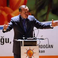 'Laiklik konusunda ayrımcılık yapıyorlar'