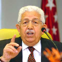 Kutan: 'Başörtüsü sorunu çözülmeli'