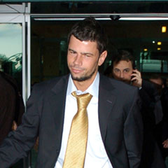 Kezman bir öyle bir böyle