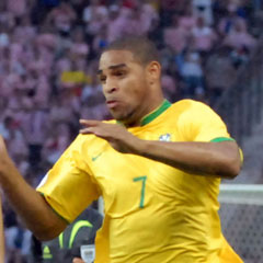 Adriano trafik kazası geçirdi