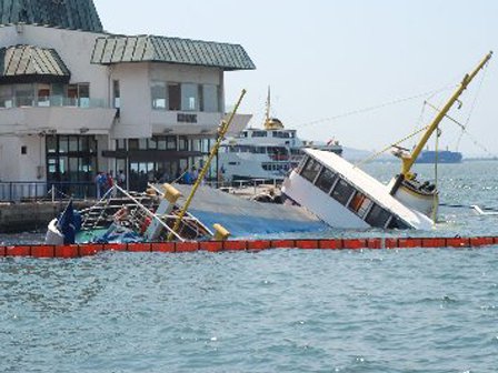 Zanzibar'da batan feribot: 12 ölü