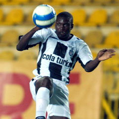 Diatta yuvadan uçtu