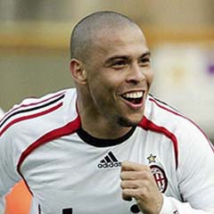 Ronaldo yuvadan uçuyor