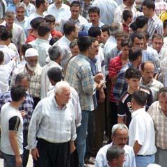 Milyonlar yoksulluk sınırı altında