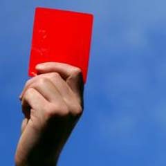 Önce kırmıza kart, sonra silah