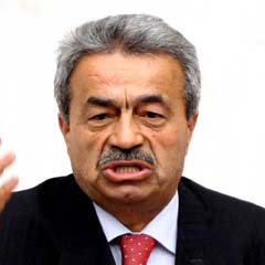 Mızıkçılık yaptı
