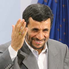 Ahmedinejad hac farizasını tamamlayıp İran'a döndü