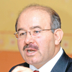 Say'ın marifetleri bitmiyor