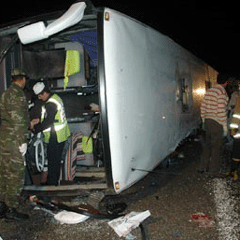 Bayburt'ta Otobüs yan yattı: 45 yaralı