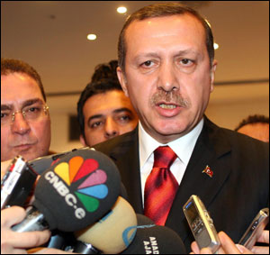 Başbakan, Hasta Annesini Ziyaret Etti